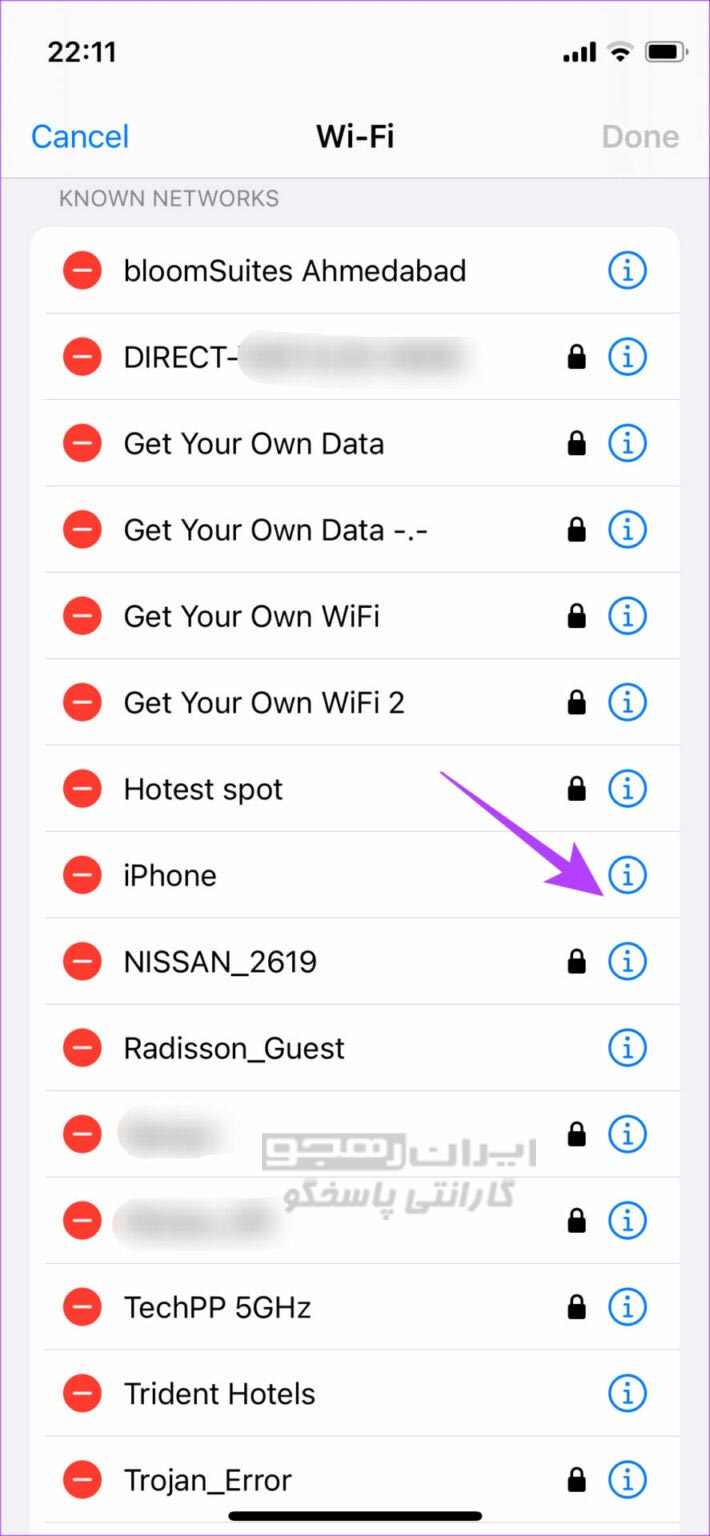 شبکه Wi-Fi را که می‌خواهید رمز عبور ذخیره شده را برای آن مشاهده نمایید، پیدا نمایید. روی دکمه «i» کنار آن ضربه بزنید.